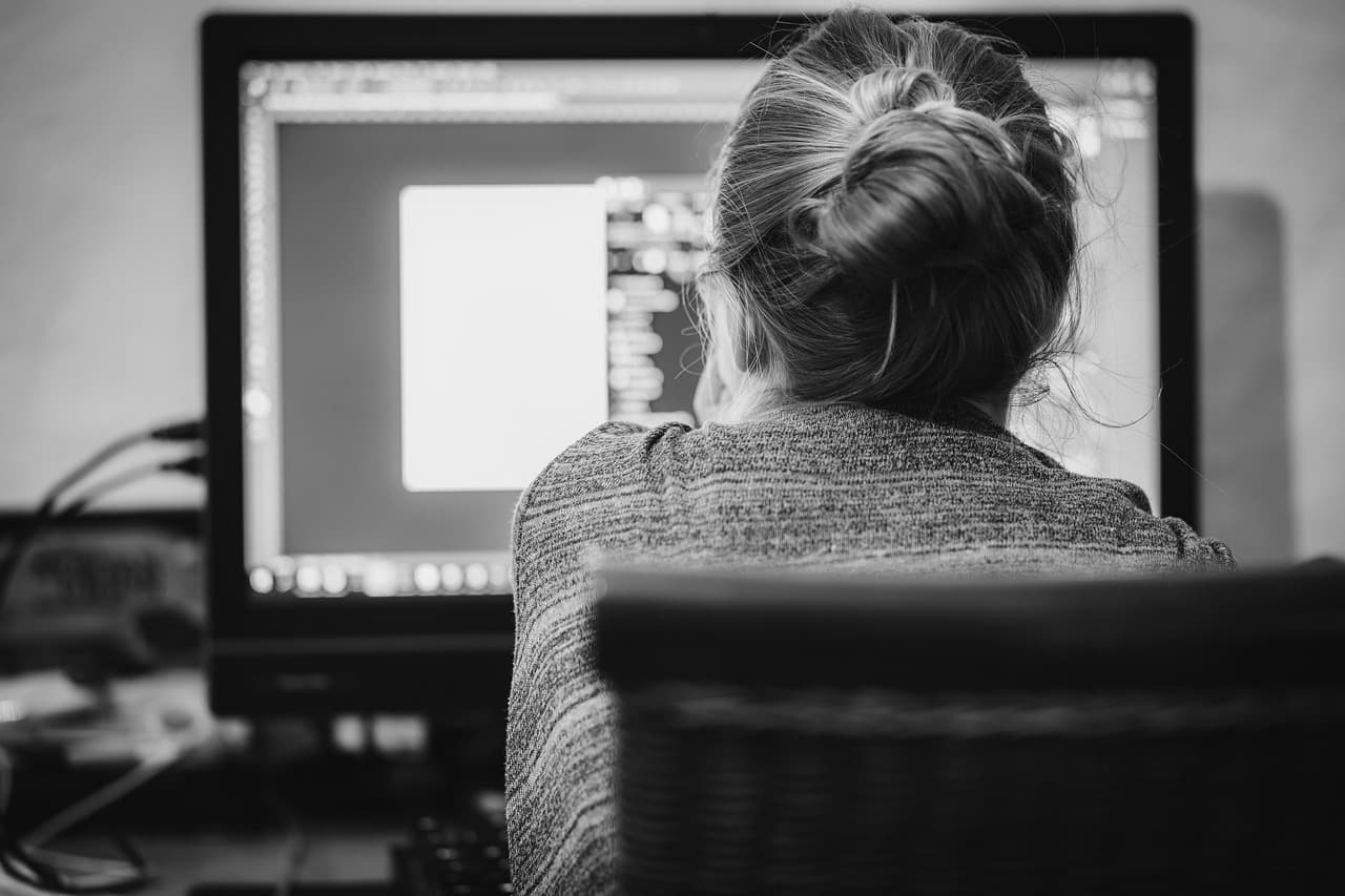 Comment Police les Offres en Ligne pour Éviter le Surendettement